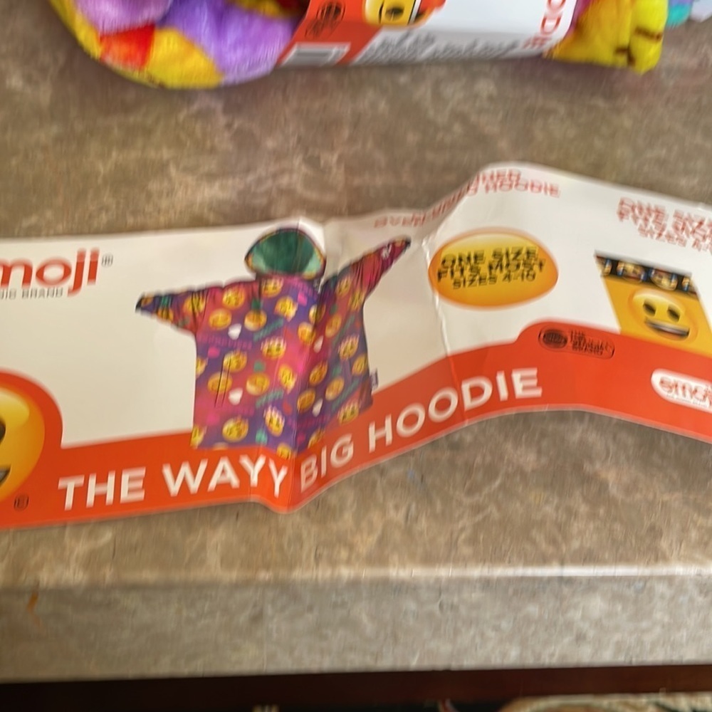 - Emoji hoodie - Picture 3 of 4